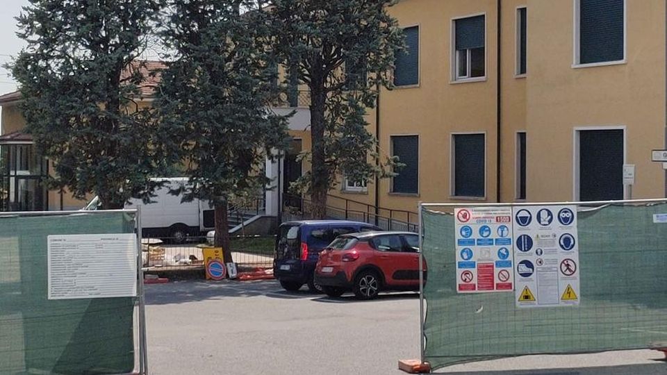 Addio alla vecchia scuola di Bulciago Sulle macerie un plesso da 3,5 milioni Addio alla vecchia scuola di Bulciago Sulle macerie un plesso da 3,5 milioni