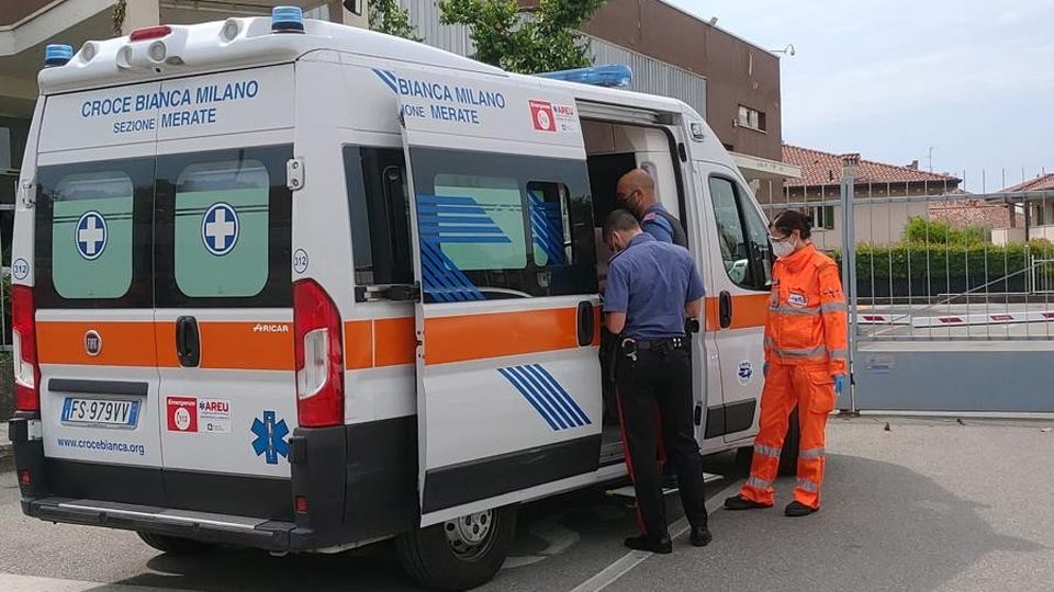 Lomagna, paura per guardia giurata si ferisce con una pistola Lomagna, paura per guardia giurata si ferisce con una pistola