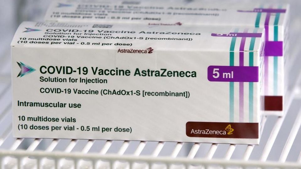 Mix di vaccini per gli under 60 Sì dall’agenzia del farmaco Mix di vaccini per gli under 60 Sì dall’agenzia del farmaco