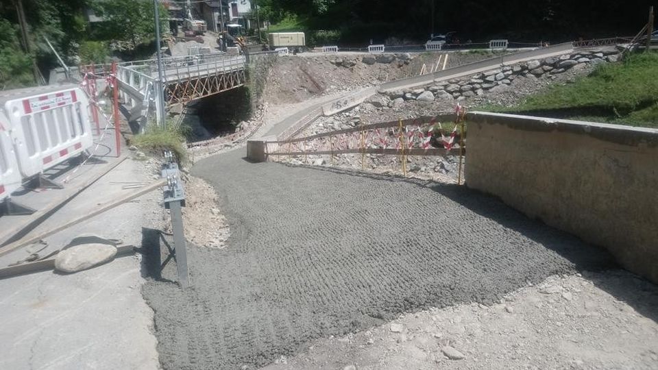Pagnona ora è un po’ meno isolata Un guado per i pedoni e le ambulanze Pagnona ora è un po’ meno isolata Un guado per i pedoni e le ambulanze