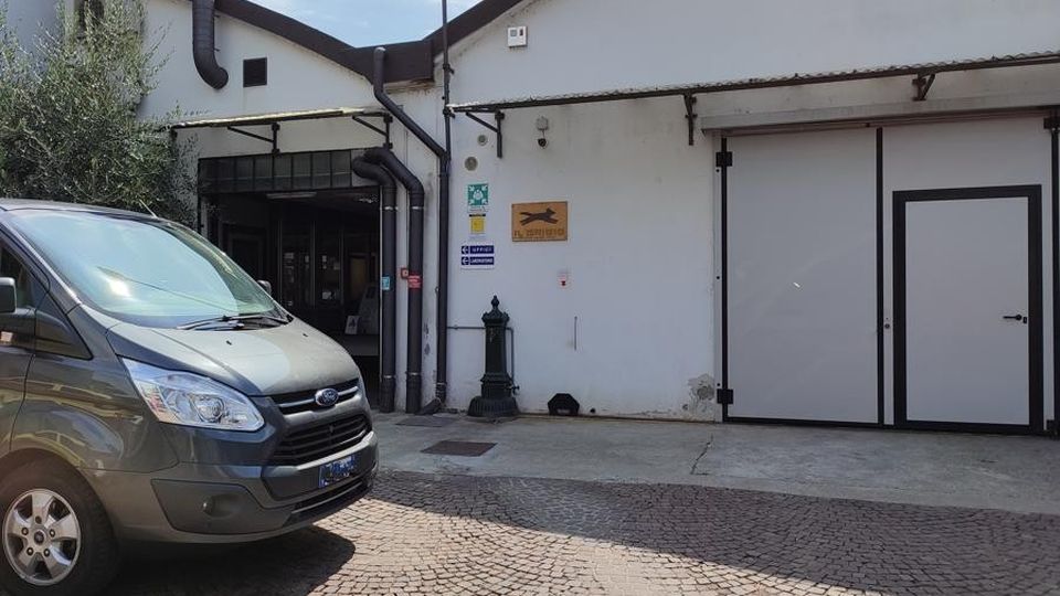 Calolzio, assalto alla cooperativa Il Grigio Mazze e flessibili per rubare gli attrezzi Calolzio, assalto alla cooperativa Il Grigio Mazze e flessibili per rubare gli attrezzi