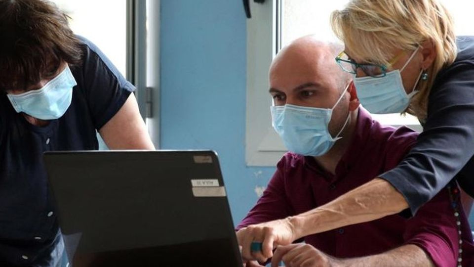 Lecco. Nuovi ammortizzatori sociali «Idee positive, ma ora meno burocrazia» Lecco. Nuovi ammortizzatori sociali «Idee positive, ma ora meno burocrazia»