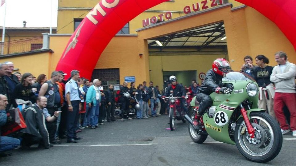 Mandello, polemica sul raduno: «Si poteva fare» Mandello, polemica sul raduno: «Si poteva fare»