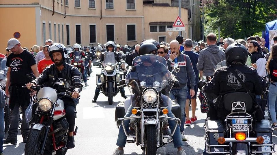 Motoraduno Guzzi. Iniziano le disdette in alberghi e campeggi Motoraduno Guzzi. Iniziano le disdette in alberghi e campeggi