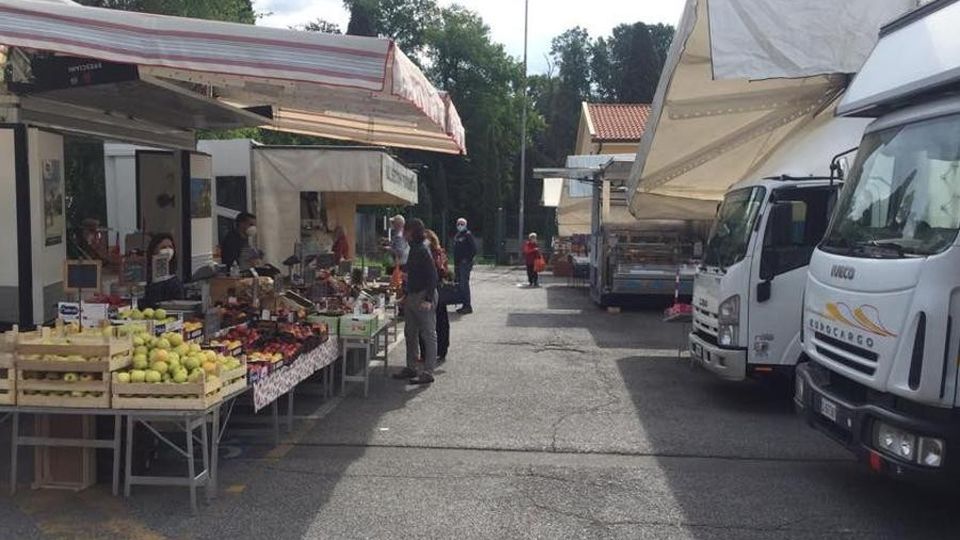 Il mercato di Merate è sempre più in crisi «Vengono a galla gli errori del passato» Il mercato di Merate è sempre più in crisi «Vengono a galla gli errori del passato»