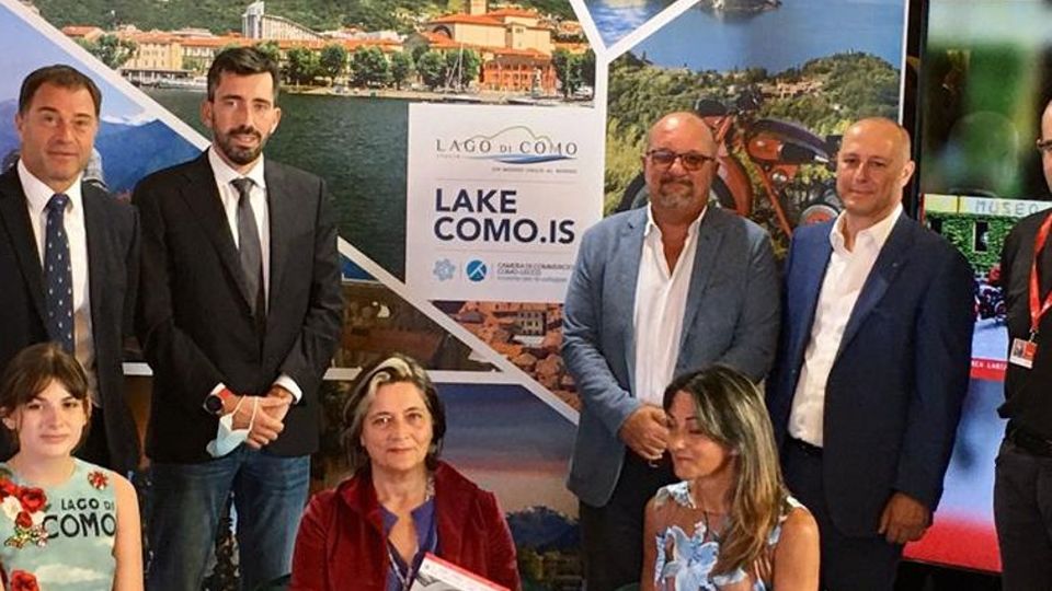 Lecco. Un ciak e due attori: il lago e il fascino della Guzzi Lecco. Un ciak e due attori: il lago e il fascino della Guzzi