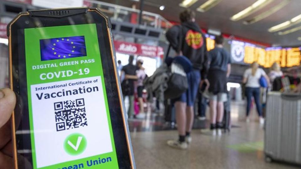 Green pass valido 12 mesi Arriva il via libera dal Cts Green pass valido 12 mesi Arriva il via libera dal Cts