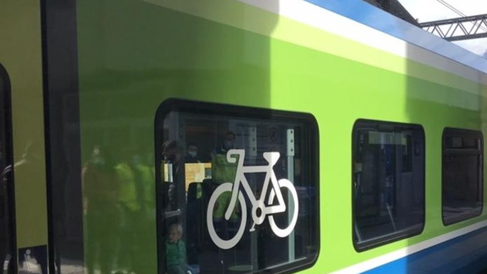 Treno in ritardo, niente coincidenza «I pendolari sono preoccupati» Treno in ritardo, niente coincidenza «I pendolari sono preoccupati»