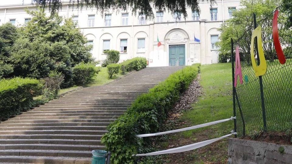 Oggiono: un milione e mezzo di euro per le scuole. Lavori nella Diaz, a Peslago e alle medie Oggiono: un milione e mezzo di euro per le scuole. Lavori nella Diaz, a Peslago e alle medie