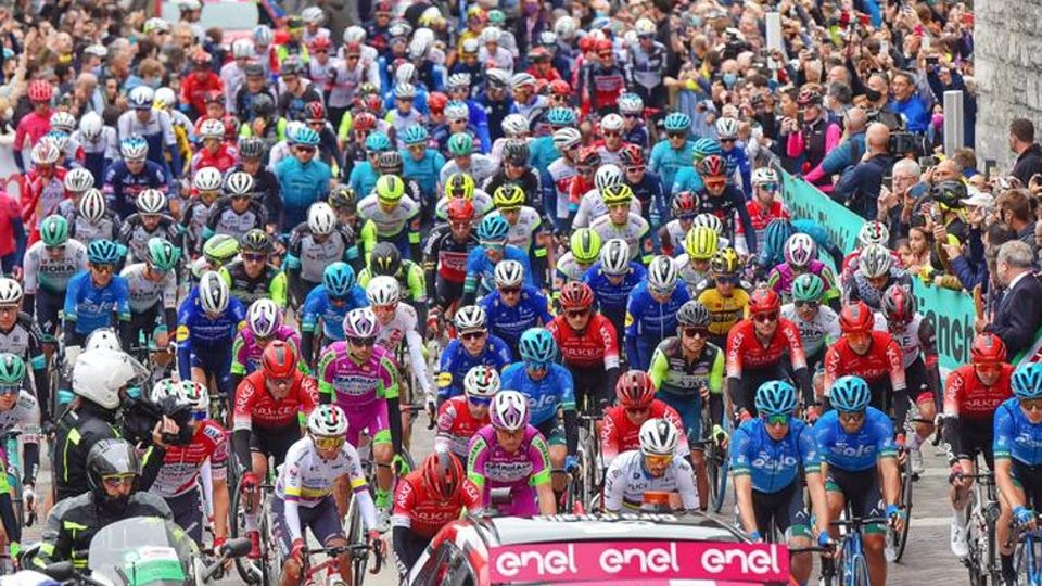 Grande festa Lombardia Vittoria di Pogacar Grande festa Lombardia Vittoria di Pogacar