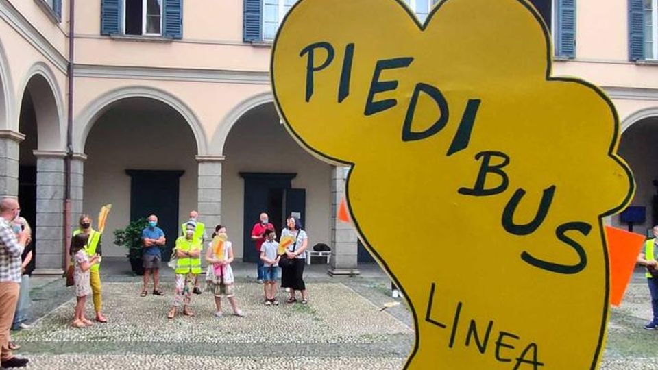 Lecco. Il piedibus ha 406 iscritti Gli accompagnatori sono pochi Lecco. Il piedibus ha 406 iscritti Gli accompagnatori sono pochi