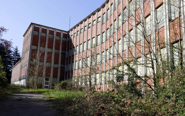 Lierna, via l’amianto dal tetto dell’ex seminario. «Entro dodici mesi»