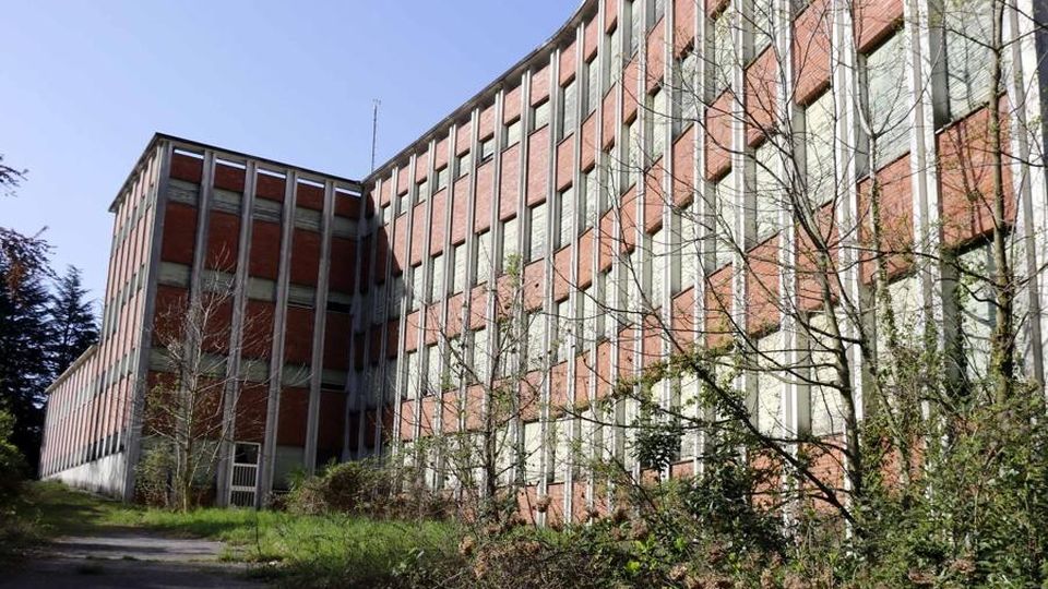 Lierna, via l’amianto dal tetto dell’ex seminario. «Entro dodici mesi» Lierna, via l’amianto dal tetto dell’ex seminario. «Entro dodici mesi»