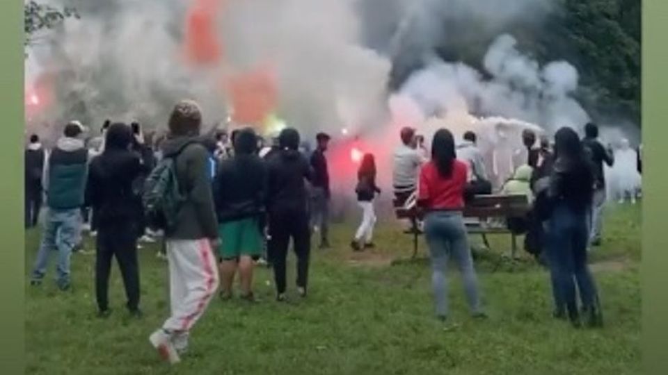 Calolziocorte, raduno per un video Centinaia di ragazzini con il rapper Escomar Calolziocorte, raduno per un video Centinaia di ragazzini con il rapper Escomar