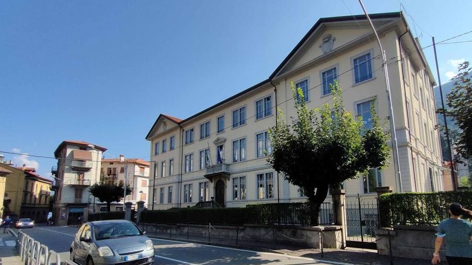 Perledo, pullman alle 6.45. Un’odissea per la scuola Perledo, pullman alle 6.45. Un’odissea per la scuola