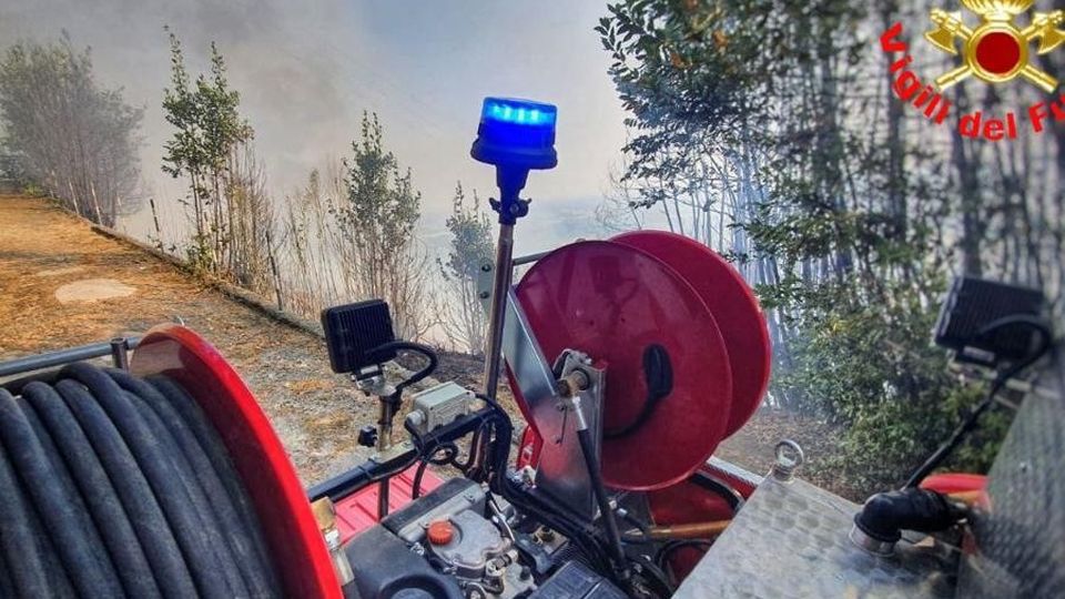 Montevecchia, Incendio sulla collina, l’allarme dei residenti Montevecchia, Incendio sulla collina, l’allarme dei residenti