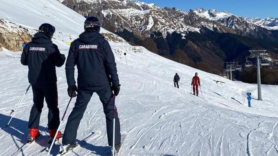 Controlli dei carabinieri a Bobbio Tra incidenti e ubriachi sugli sci Controlli dei carabinieri a Bobbio Tra incidenti e ubriachi sugli sci