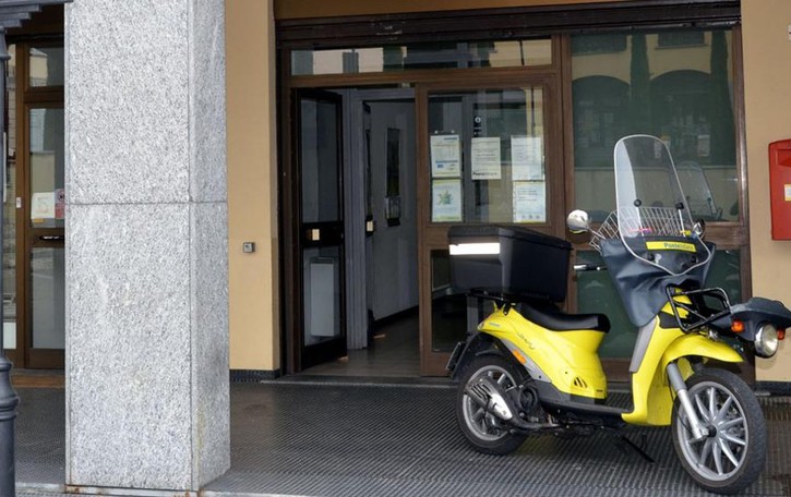 Oggiono, Il virus colpisce anche le Poste Le lettere da giorni sono in quarantena