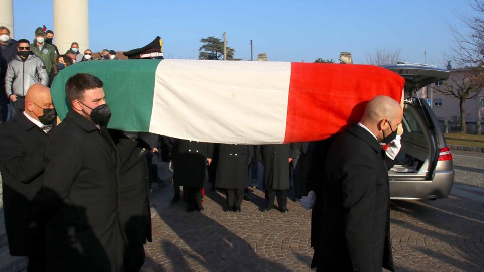 L’ultimo saluto di Casatenovo all’ex carabiniere ucciso dal Covid L’ultimo saluto di Casatenovo all’ex carabiniere ucciso dal Covid