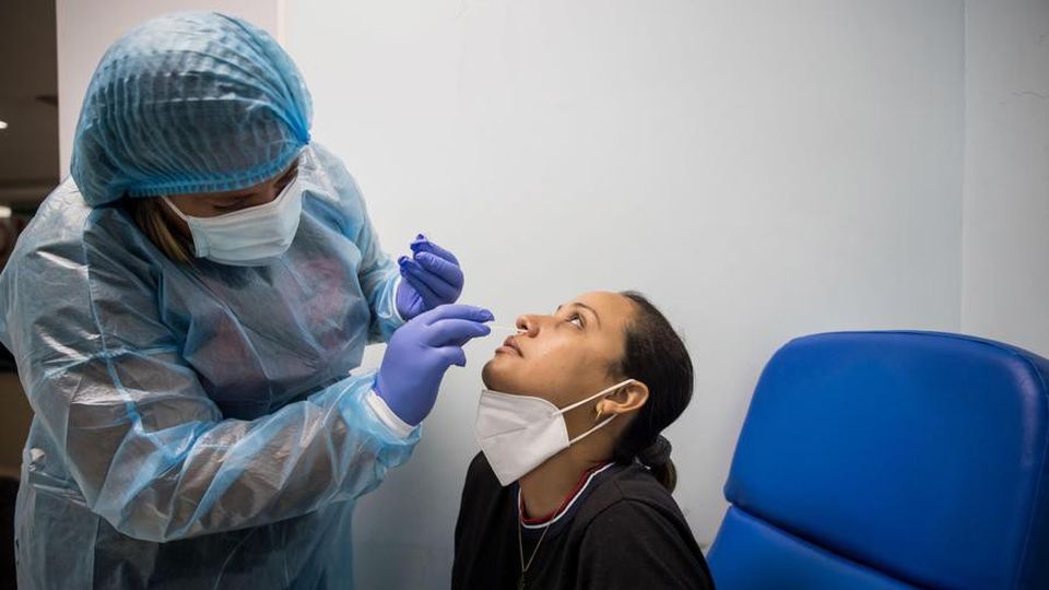 Covid: 137.147 nuovi contagi In Italia i morti sono 377 A Como 1.036 casi, a Lecco 488, a Sondrio 325 Covid: 137.147 nuovi contagi In Italia i morti sono 377 A Como 1.036 casi, a Lecco 488, a Sondrio 325