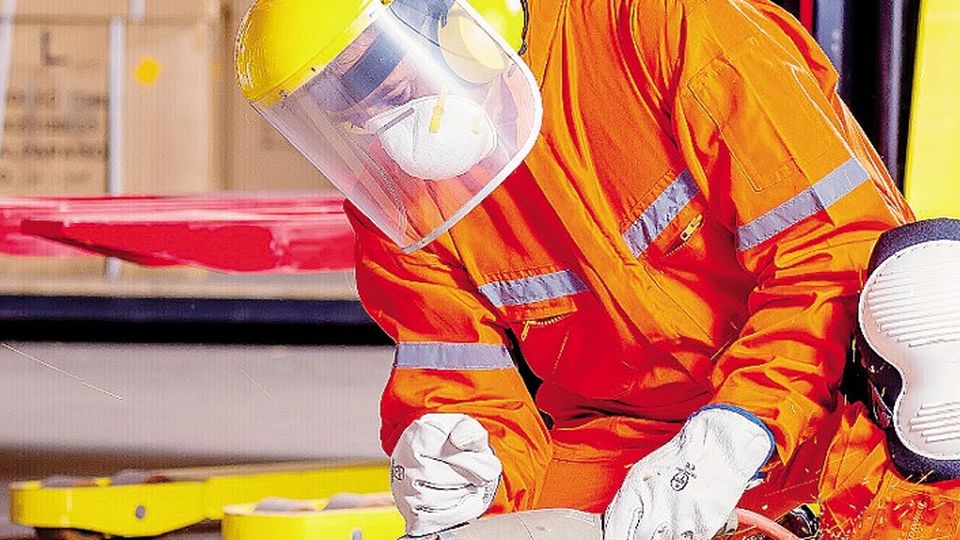 Lecco. Aziende al lavoro Incognite su energia e Covid Lecco. Aziende al lavoro Incognite su energia e Covid