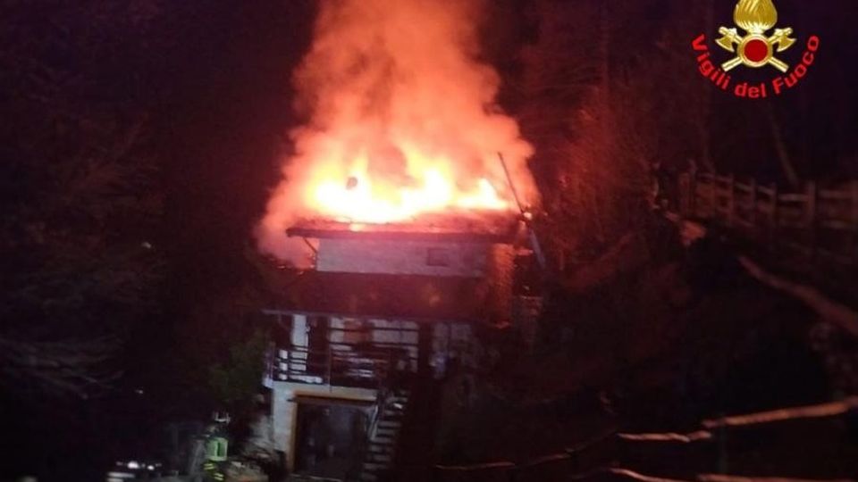 Margno, incendio in un’abitazione Strade strette, operazioni difficili Margno, incendio in un’abitazione Strade strette, operazioni difficili