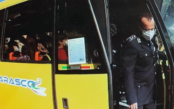 Sullo scuolabus senza Green pass «È sufficiente la mascherina Ffp2»