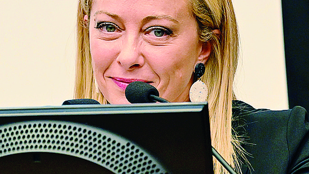 La donna al potere rompe gli schemi La donna al potere rompe gli schemi