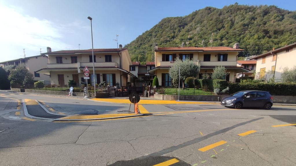 Il nuovo spartitraffico causa confusione. Proteste in paese Il nuovo spartitraffico causa confusione. Proteste in paese