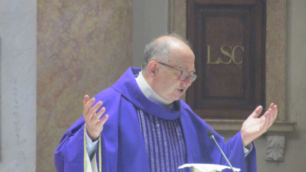 Calolzio, malore durante un funerale Paura per don Giancarlo Calolzio, malore durante un funerale Paura per don Giancarlo