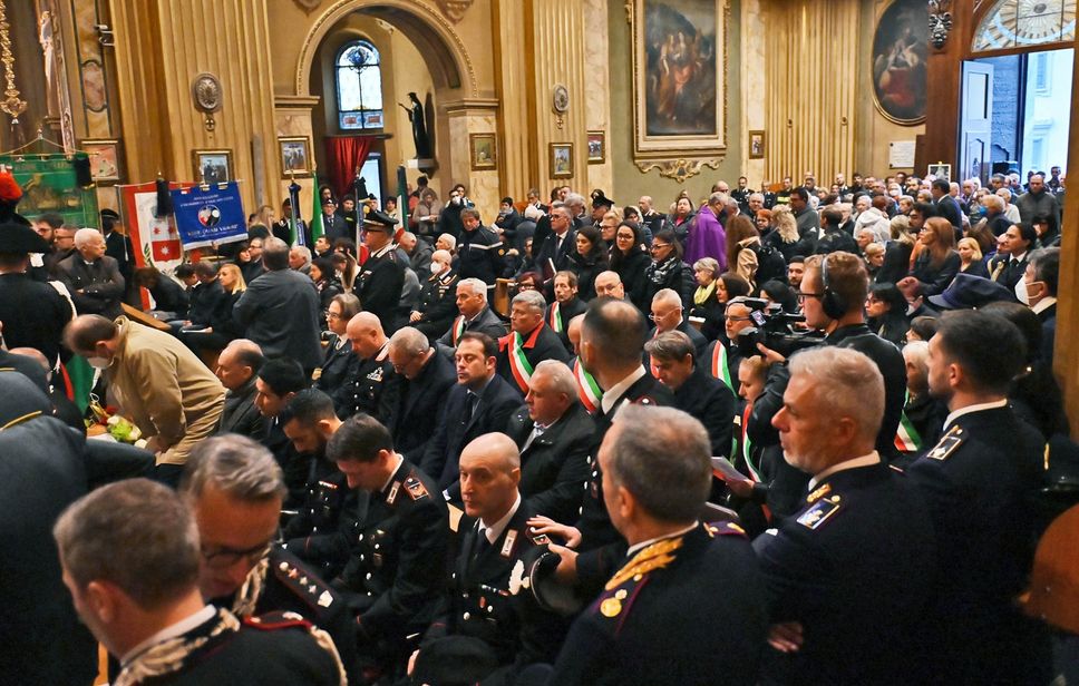 Asso funerali del comandante di stazione dei carabinieri luogotenente Doriano Furceri, Asso funerali del comandante di stazione dei carabinieri luogotenente Doriano Furceri,