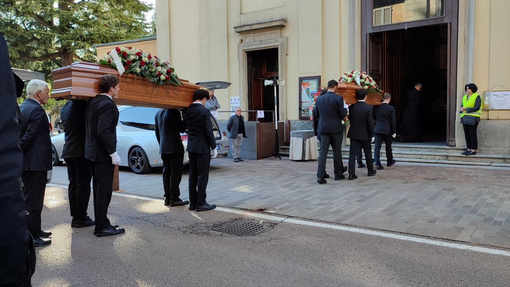 Osnago, un paese intero per l’addio a papà e figlia Osnago, un paese intero per l’addio a papà e figlia