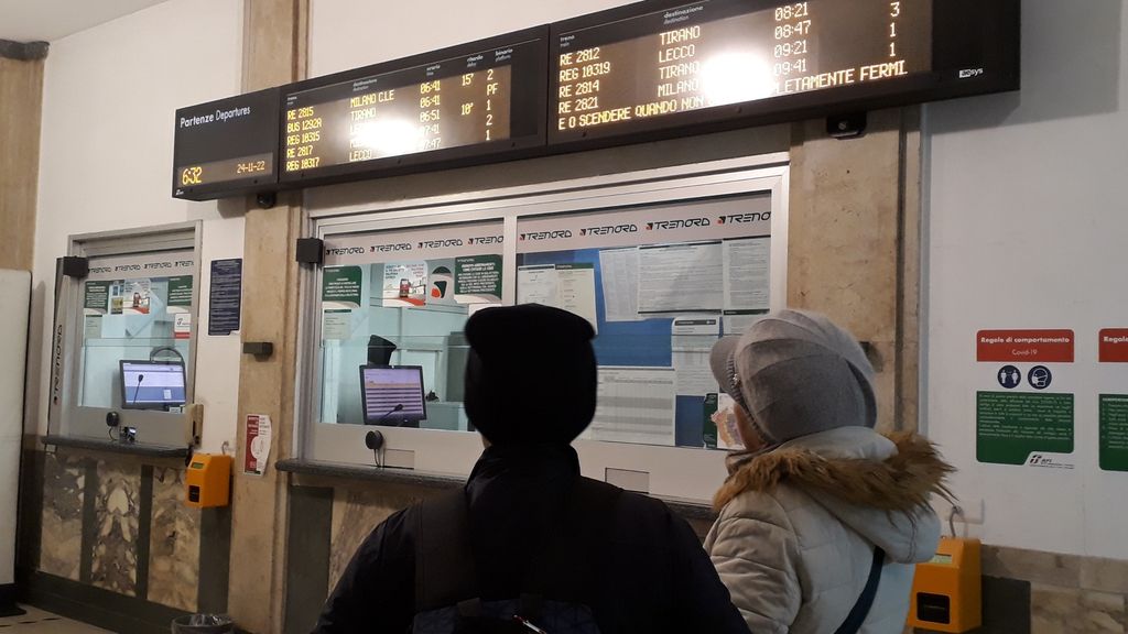 Altra giornata nera per la ferrovia: guasti e soppressioni. Problemi sul lago e a Milano. Altra giornata nera per la ferrovia: guasti e soppressioni. Problemi sul lago e a Milano.