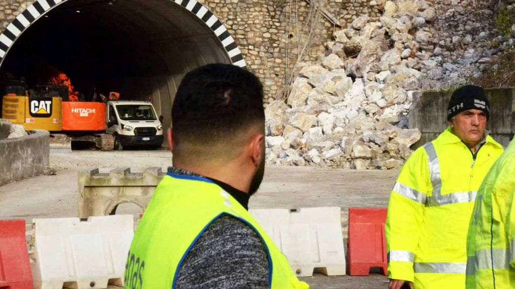 I sindaci all’Anas: «Riaprite la bretella entro il 9 gennaio» I sindaci all’Anas: «Riaprite la bretella entro il 9 gennaio»