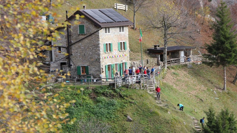 Mandello, riapre il nuovo rifugio Elisa Confermata la gestione e gli eventi Mandello, riapre il nuovo rifugio Elisa Confermata la gestione e gli eventi