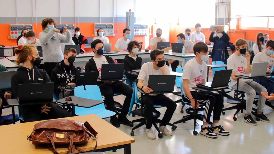 Lecco. Sicurezza informatica sui banchi di scuola Lecco. Sicurezza informatica sui banchi di scuola