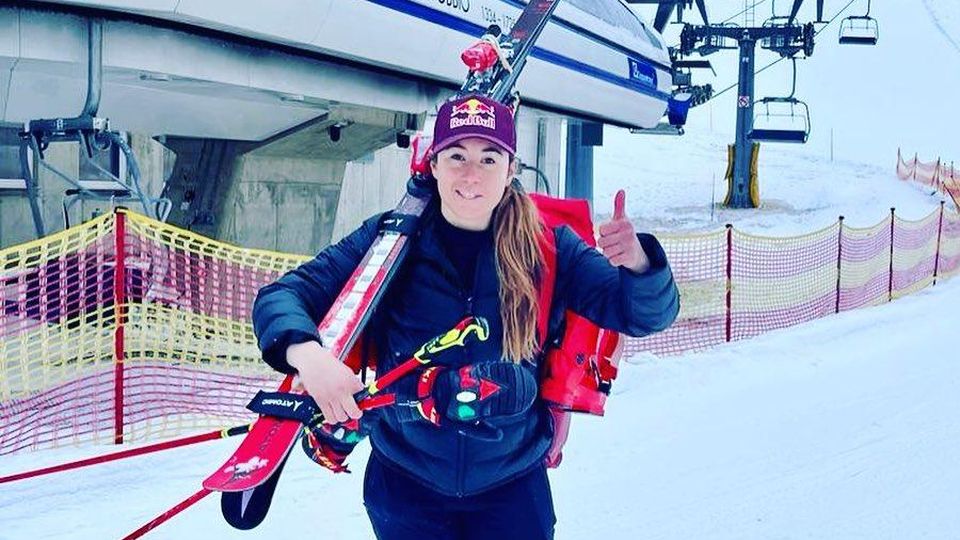 Sofia Goggia a Bobbio Due curve sugli sci e un tè al Rifugio Lecco Sofia Goggia a Bobbio Due curve sugli sci e un tè al Rifugio Lecco