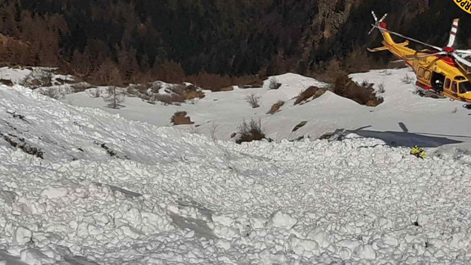 Travolto da una valanga Ferito valtellinese in Val Lesina Travolto da una valanga Ferito valtellinese in Val Lesina