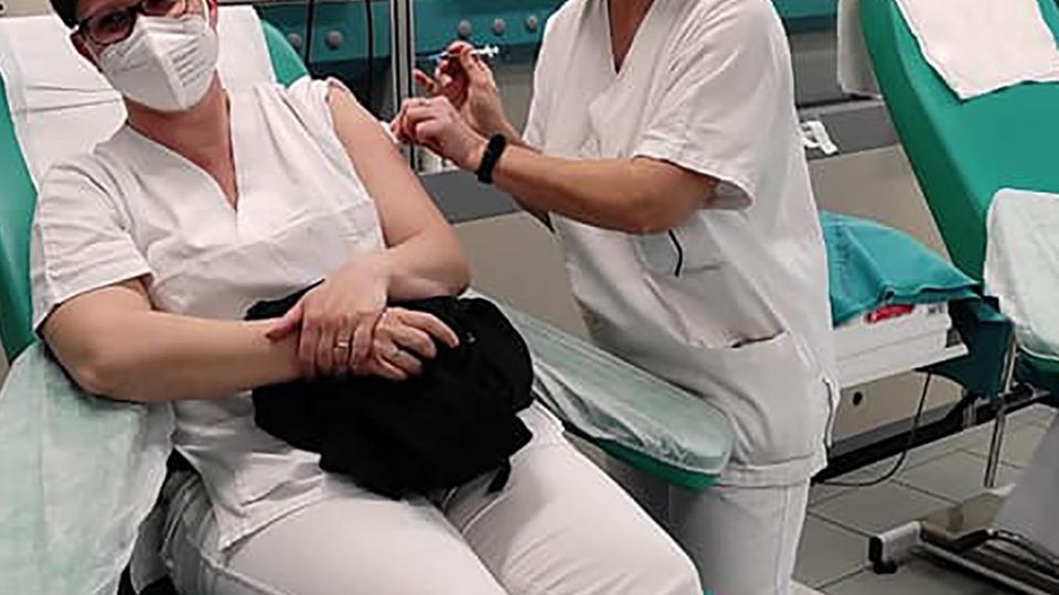 Infermiera a rischio dopo il vaccino «Questa è una malattia professionale» Infermiera a rischio dopo il vaccino «Questa è una malattia professionale»