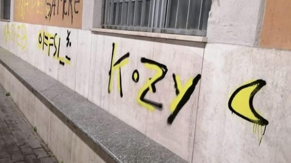 Vandali alla stazione di Olgiate «Ripresi dalle telecamere» Vandali alla stazione di Olgiate «Ripresi dalle telecamere»