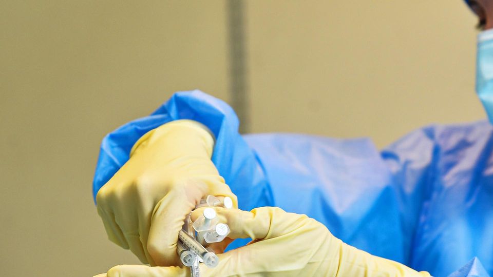 Covid, è il momento della quarta dose Da domani over 80 e pazienti “fragili” Covid, è il momento della quarta dose Da domani over 80 e pazienti “fragili”