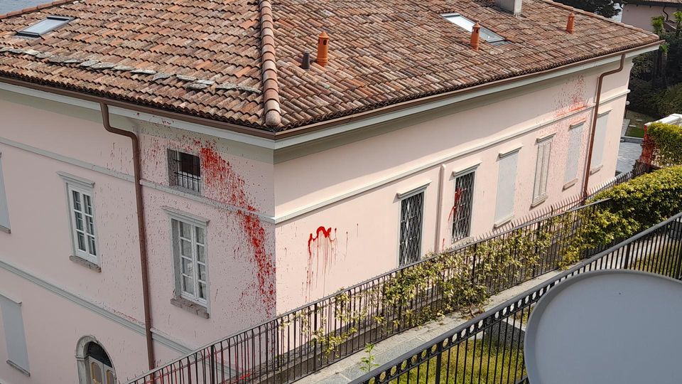 L’assalto alle ville del giornalista russo «Non sono laghée» L’assalto alle ville del giornalista russo «Non sono laghée»