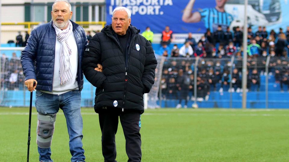 Tre cordate volteggiano sul Lecco Una direttamente dagli Stati Uniti Tre cordate volteggiano sul Lecco Una direttamente dagli Stati Uniti