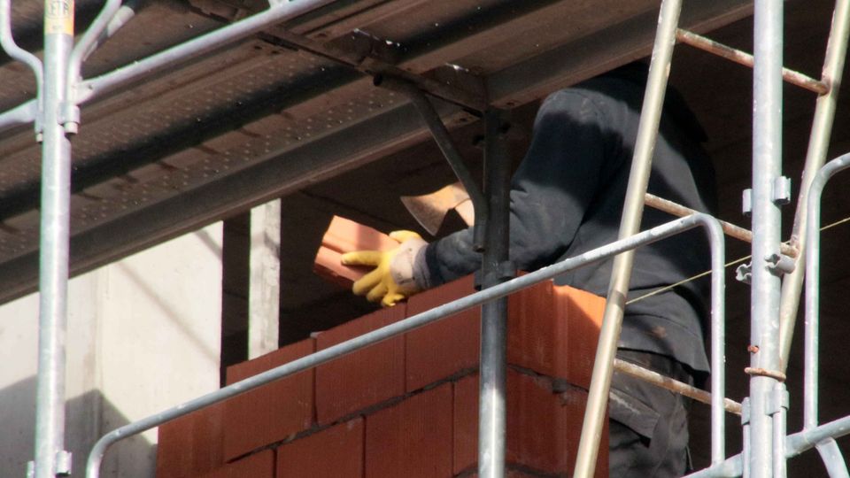 Lecco. Bonus, basta credito Un sì dall’industria, il no degli artigiani Lecco. Bonus, basta credito Un sì dall’industria, il no degli artigiani