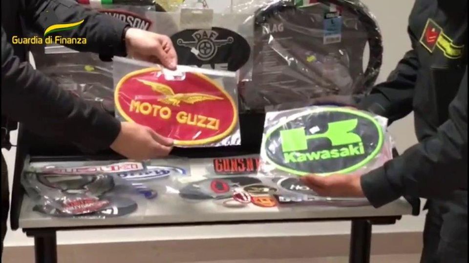 Accessori griffati Moto Guzzi Ma erano falsi made in China Accessori griffati Moto Guzzi Ma erano falsi made in China