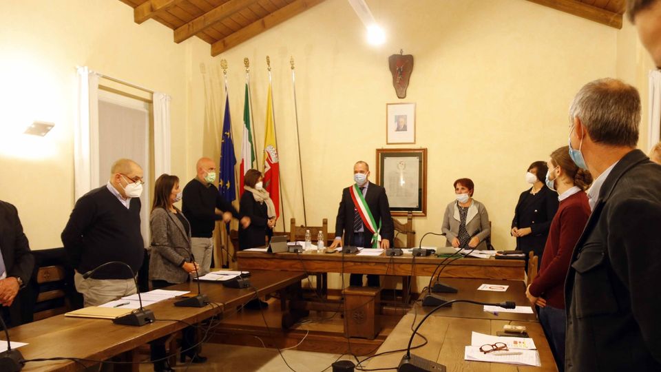 Ballabio, Bussola fa saltare un’altra testa Revocata la delega all’assessore Longhi Ballabio, Bussola fa saltare un’altra testa Revocata la delega all’assessore Longhi