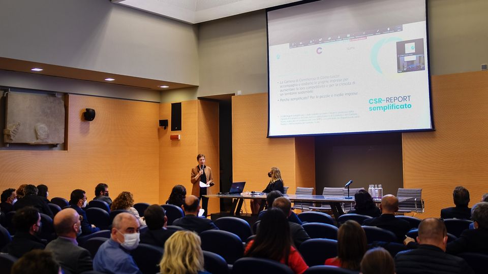 Lecco. Nuovo report di sostenibilità Un modello per aiutare le imprese Lecco. Nuovo report di sostenibilità Un modello per aiutare le imprese