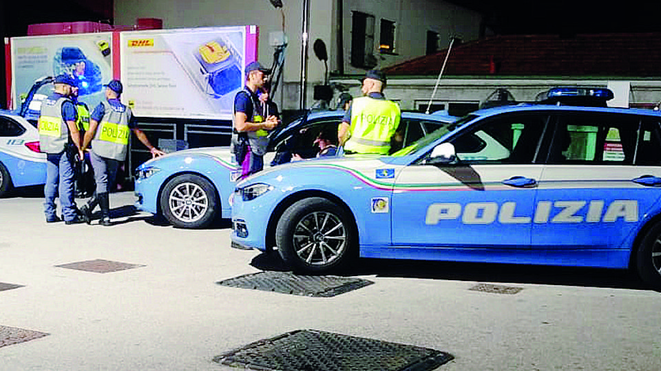 Fugge e sperona la Polstrada Libero dopo il patteggiamento Fugge e sperona la Polstrada Libero dopo il patteggiamento