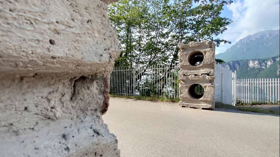 Al Moregallo arriva un cancello «Basta tuffi mortali dalla galleria» Al Moregallo arriva un cancello «Basta tuffi mortali dalla galleria»