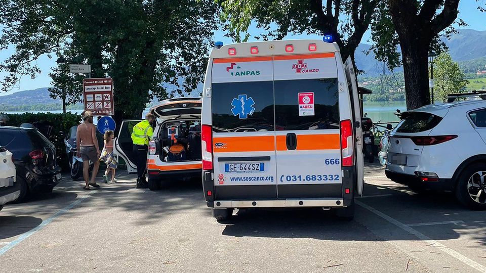 Malore nel lago, ripescato dai canoisti. Elisoccorso in condizioni gravissime Malore nel lago, ripescato dai canoisti. Elisoccorso in condizioni gravissime